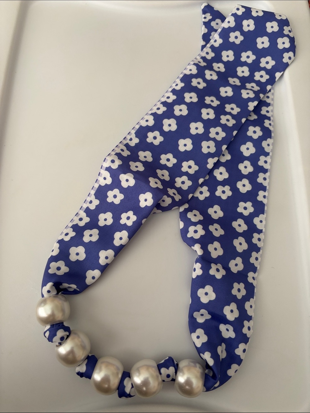 Fashion Jewelry Blue Floral Scarf Necklace with Pearl Accents
